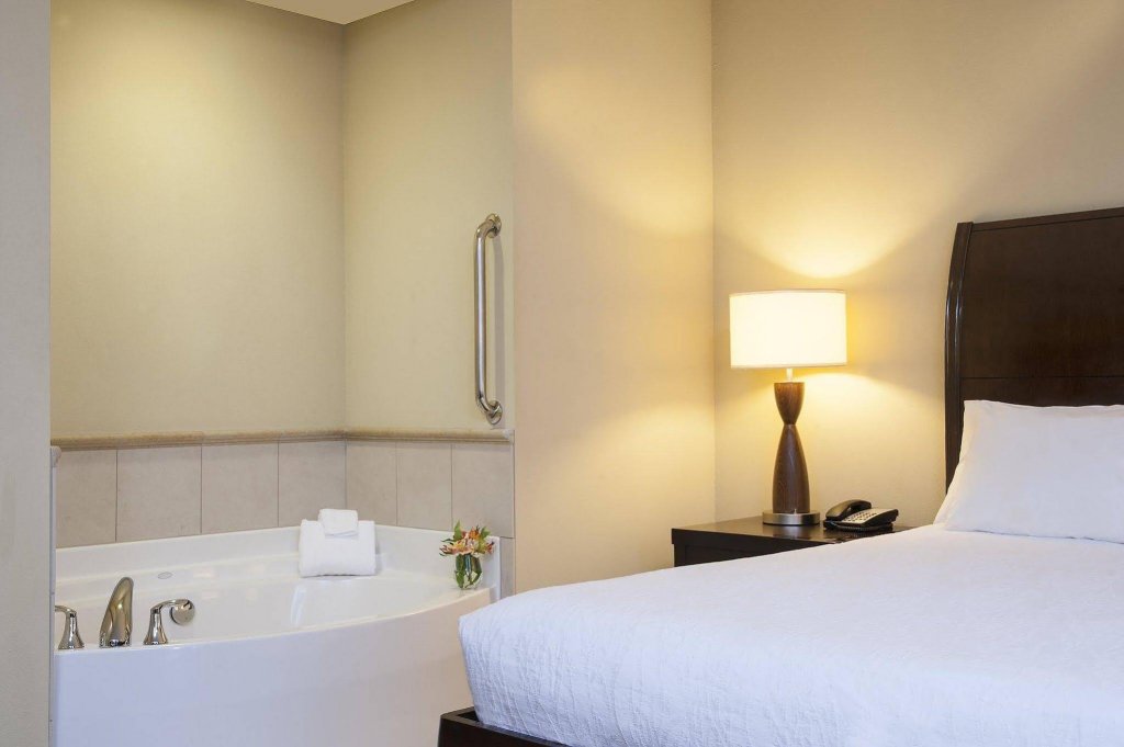 Фото Hilton Garden Inn Minneapolis Downtown