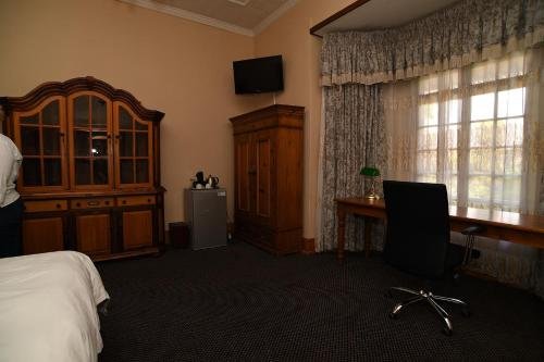 Фото The Halfway House Hotel