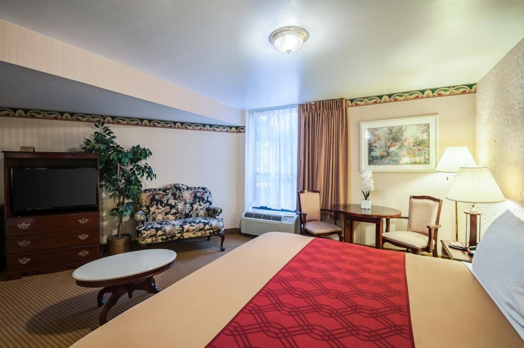 Фото Econo Lodge Metro