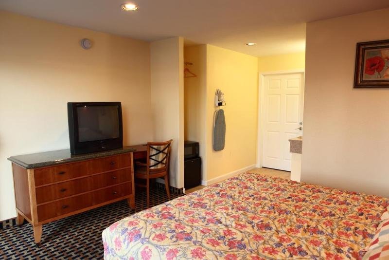 Фото Bay Breeze Inn