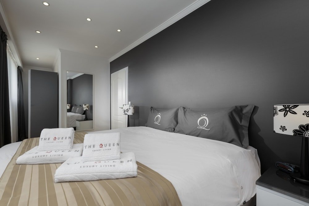 Фото The Queen Luxury Apartments - Villa Fiorita