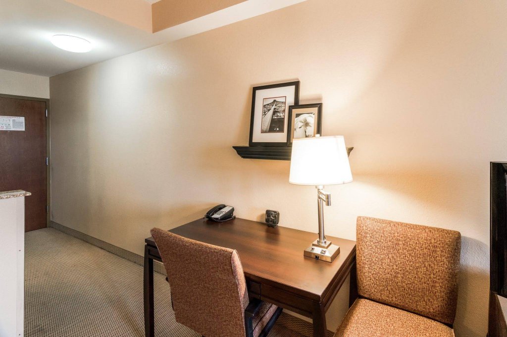 Фото Comfort Suites Dfw North/Grapevine