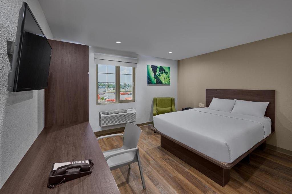 Фото Extended Suites Tijuana Macroplaza Hotel