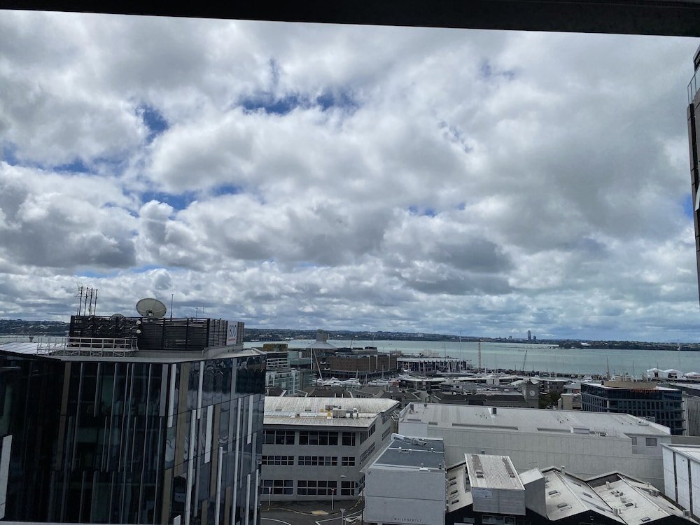 Фото Ramada Suites by Wyndham Victoria Street West