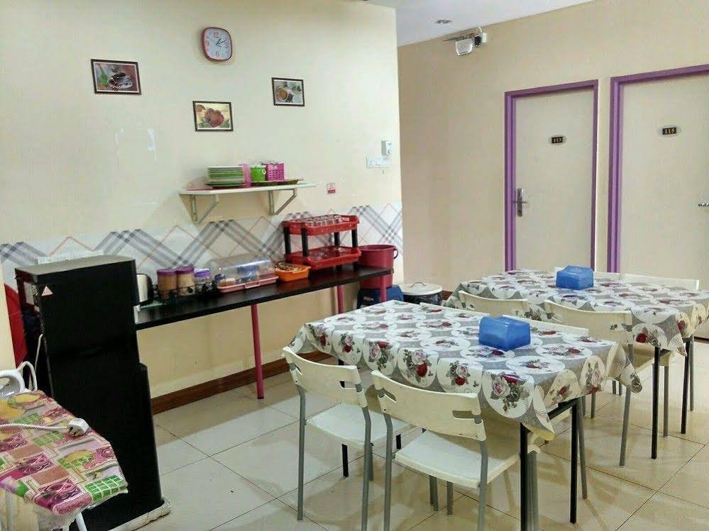 Фото Hotel Zamburger Sungai Besi