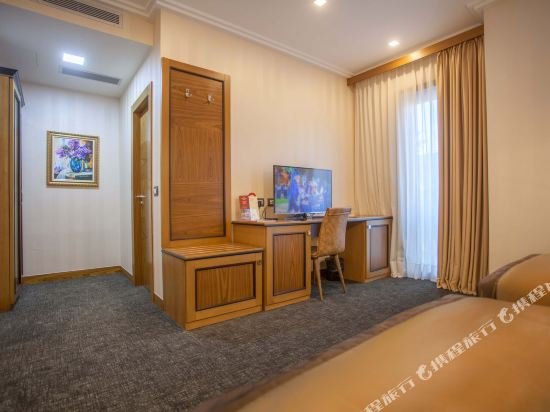 Фото Hotel Colosseo Tirana