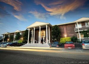 Гостиница Adelaide Inn