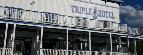 Гостиница Triple J Hotel & Cabins в Доусоне