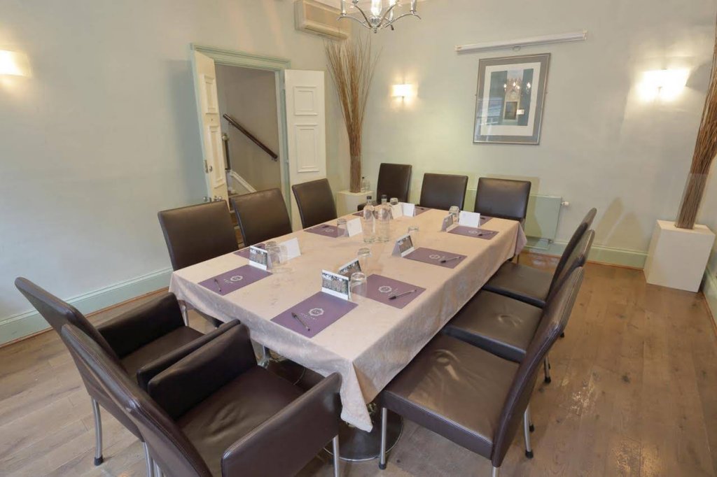 Фото  Dean Court