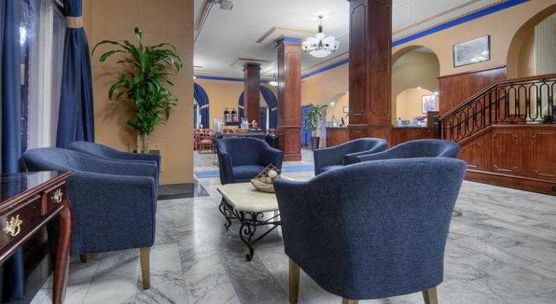 Фото Monarch Hotel