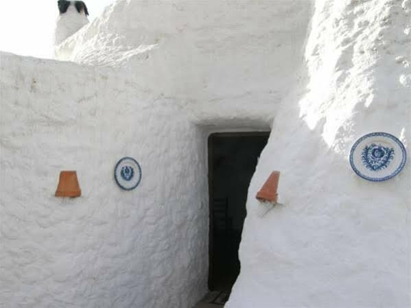 Гостиница Cueva El Guindas