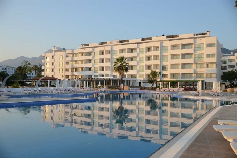 Гостиница Jasmine Court Hotel & Casino в Кирении
