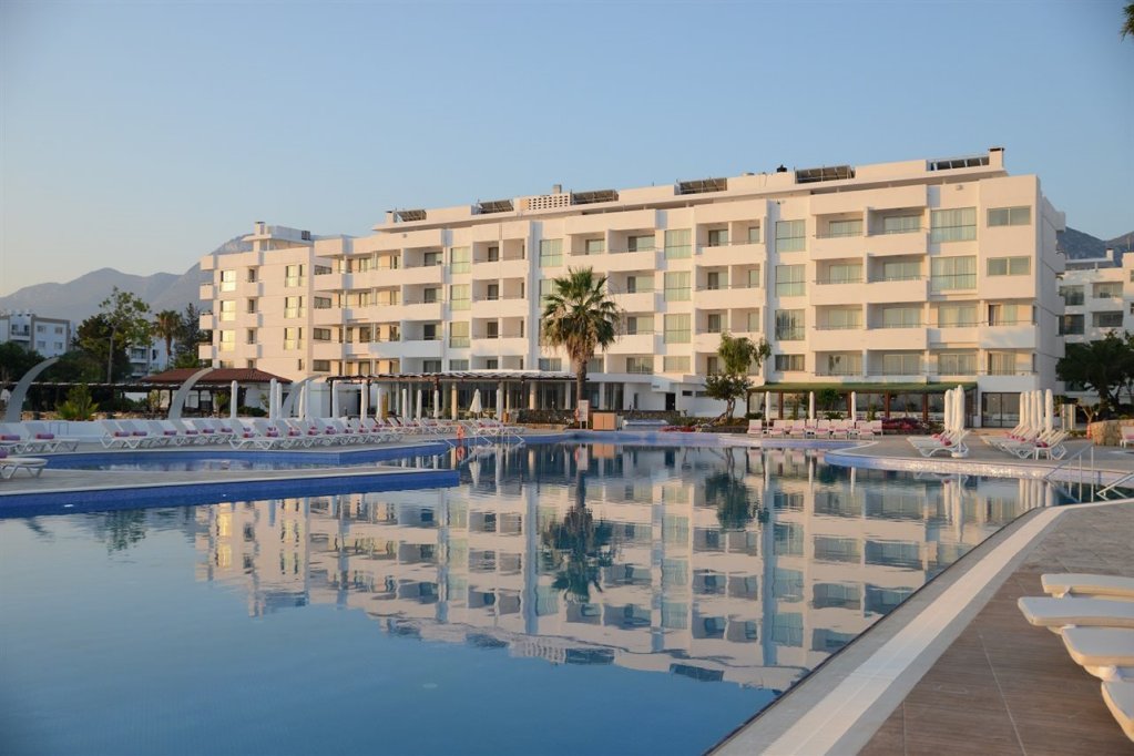 Фото Jasmine Court Hotel & Casino