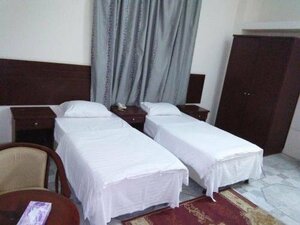 فندق قصر تثليث (تثليث, حي الزهور, شارع الامير متعب بن عبدالعزيز, AQJB4330) ، فندق