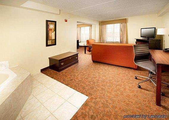 Фото Comfort Suites Dulles Airport