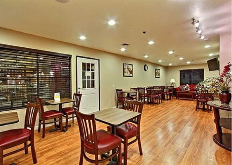 Фото Quality Inn & Suites Woodland - Sacramento Airport