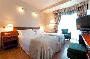 Hotel Zentral Gijón Rey Pelayo (Comunidad Autónoma de Asturias, Asturias, Gijon, Gijón, Avenida Torcuato Fernández Miranda), hotel