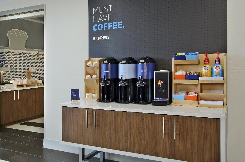 Фото Holiday Inn Express & Suites Dallas-Frisco NW Toyota Stdm