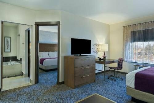 Гостиница Oxford Suites Sonoma County в Ронерт Парке