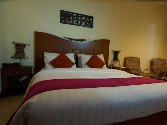 Фото Lotus Garden Hotel