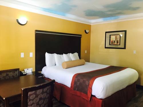 Фото Hollywood Palms Inn and Suites