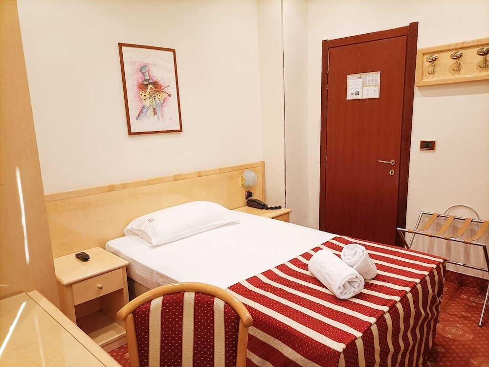 Фото Hotel Fiorella Milano