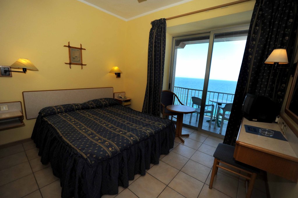 Фото Sliema Chalet Hotel