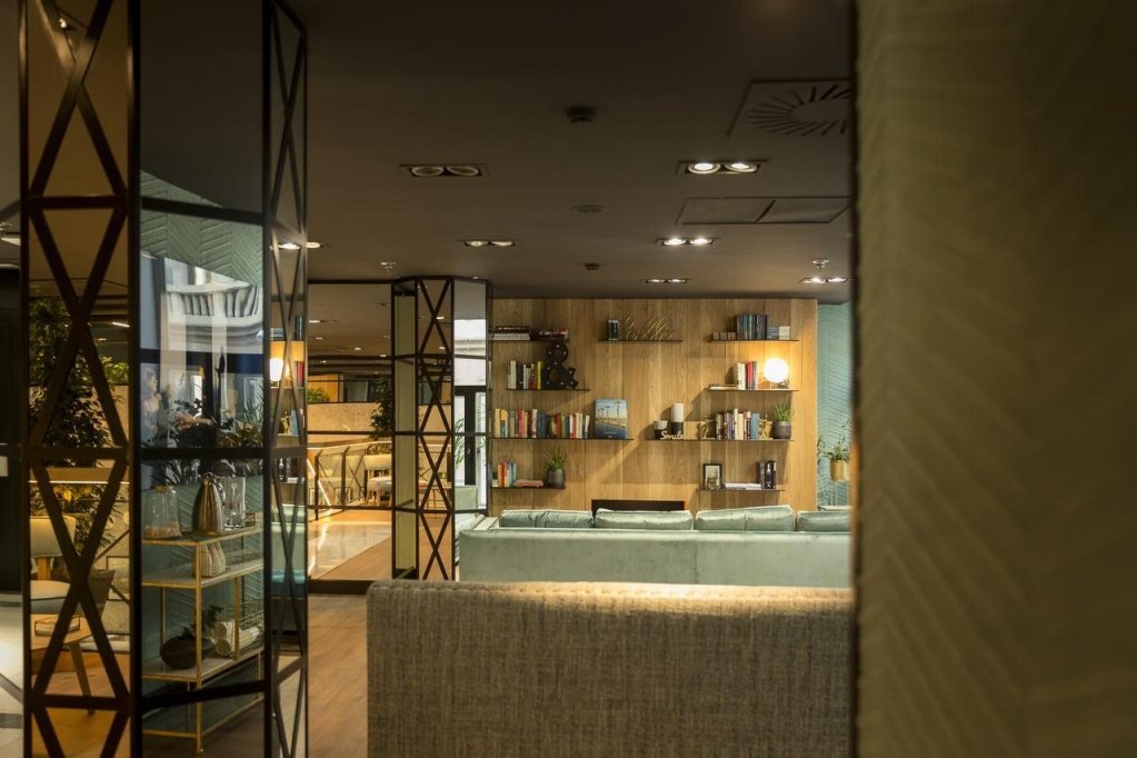 Фото Petit Palace Alcalá