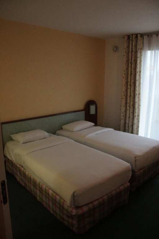 Фото Hostellerie Saint Vincent Beauvais Aéroport