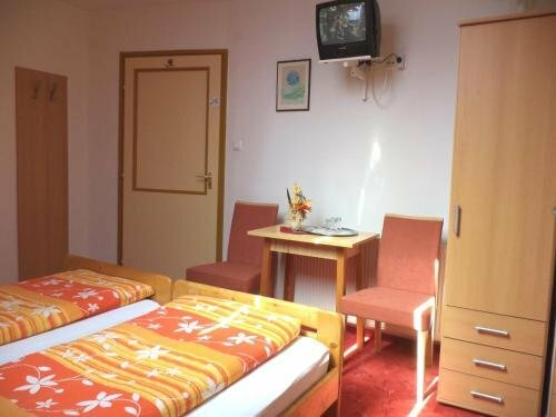 Гостиница Herkules Panzió в Зале