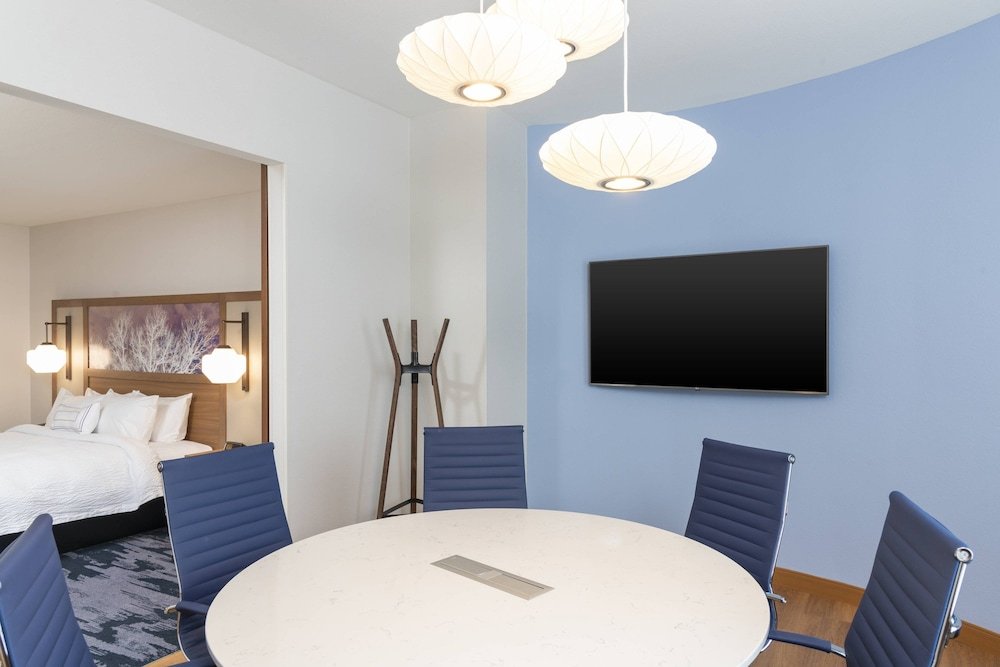 Фото Fairfield Inn & Suites by Marriott Fair Oaks Farms