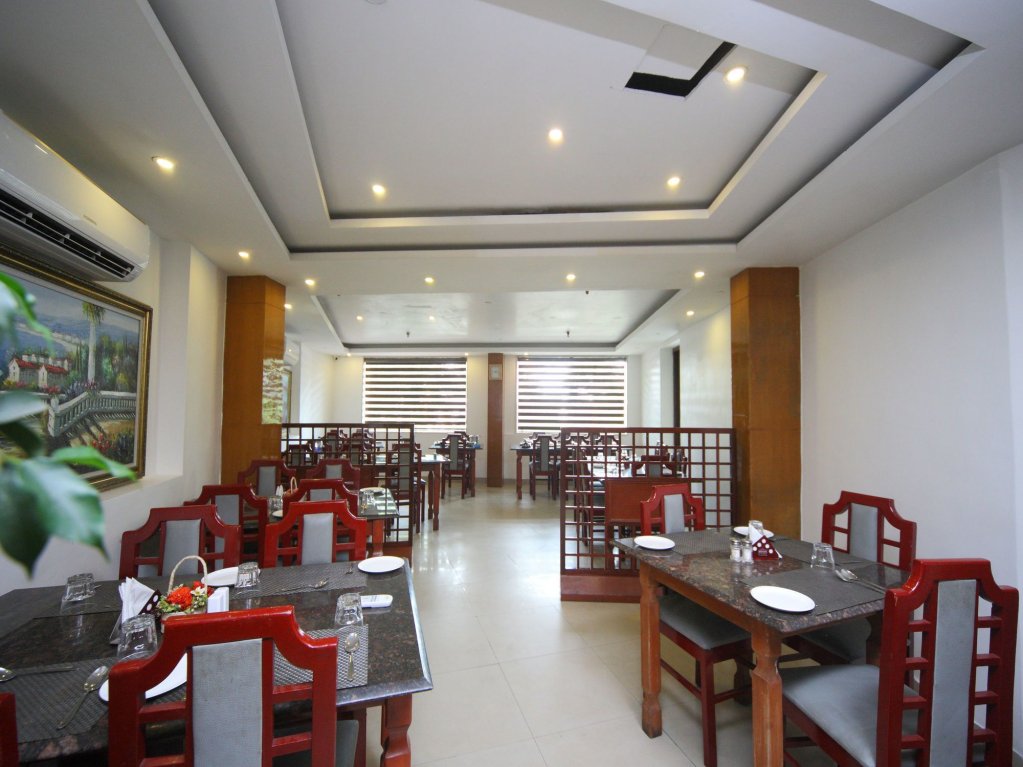 Фото Hotel Priyadarshini Park