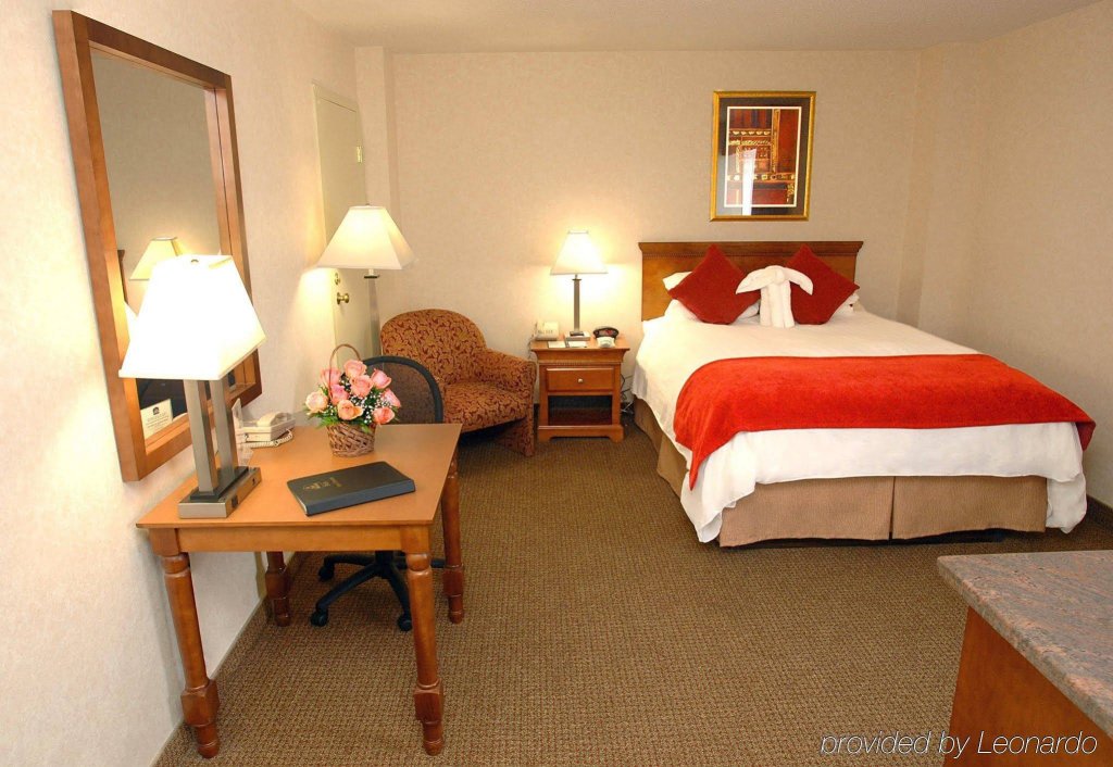 Фото Best Western Plus Grosvenor Airport Hotel