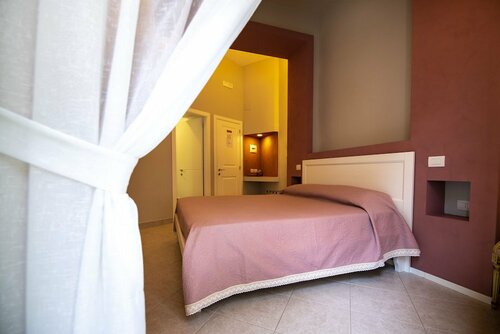 Гостиница Mercatello Bed and Breakfast в Неаполе