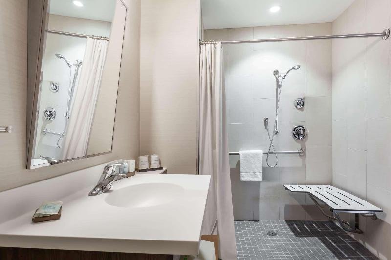 Фото Wyndham Garden Edmonton Airport