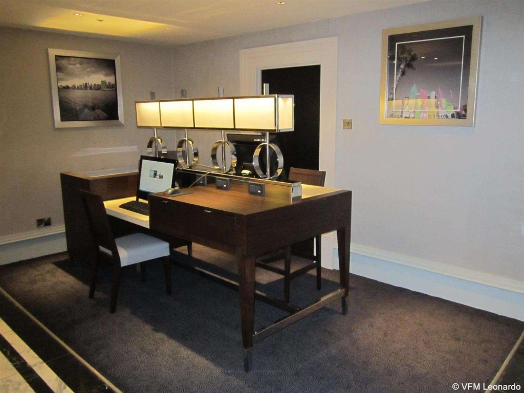 Фото Hilton Leeds City