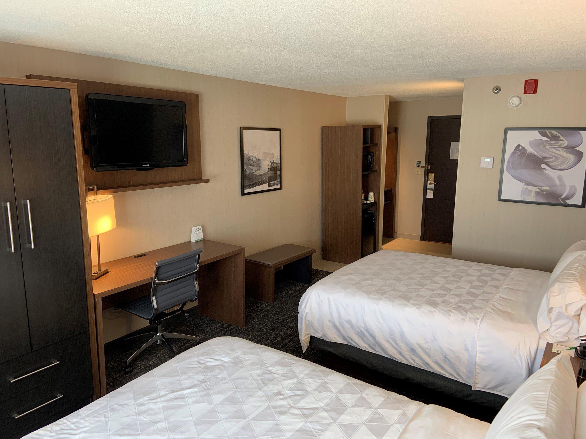 Фото Holiday Inn & Suites Chicago-Carol Stream