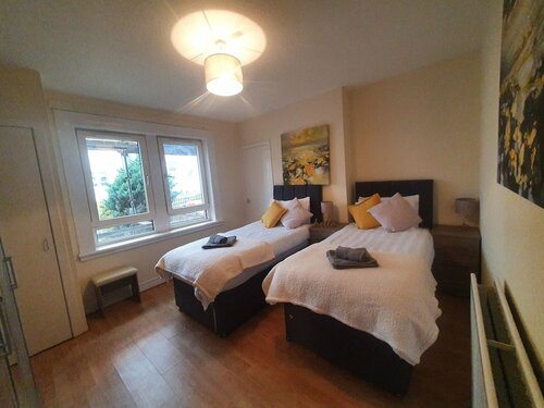 Гостиница Two Bedroom Apartment by Klass Living Serviced Accommodation Airdrie - Nicol Apartment With WiFi & Parking