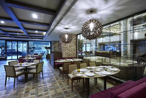 Гостиница DoubleTree by Hilton Istanbul Gayrettepe в Шишли