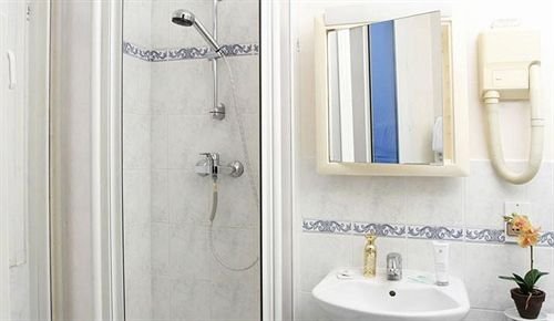 Фото Hôtel Léna