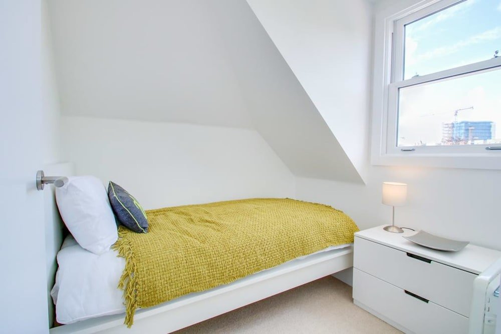 Фото 12a Cathedral Walk