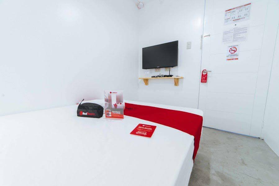 Фото RedDoorz Plus @ Danlig Street Makati
