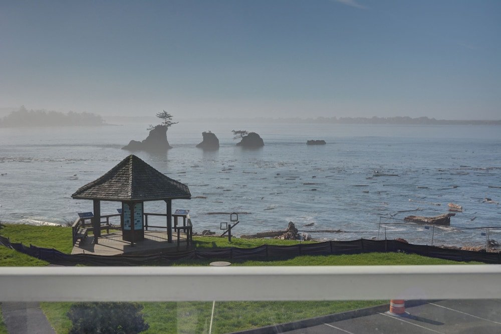 Фото Waters Edge 302