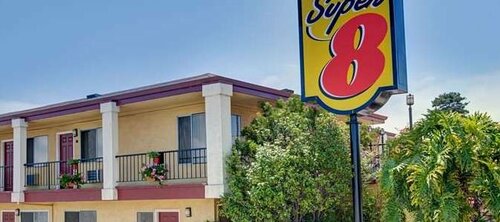 Гостиница Super 8 by Wyndham Santa Cruz/Beach Boardwalk East