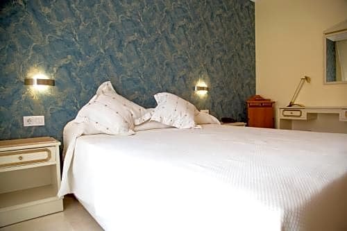 Фото Hotel Restaurante Reina Victoria