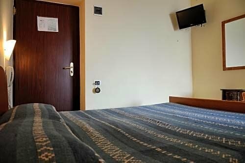 Гостиница Albergo Delle Rose в Поццуоли