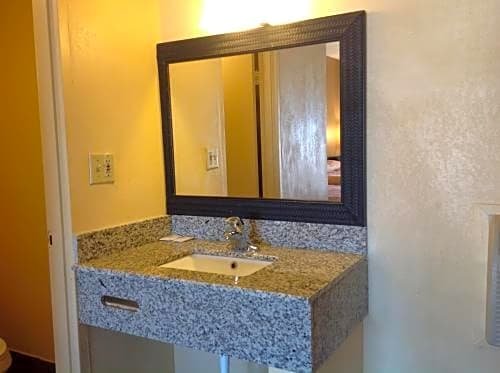 Фото Diamond Inn and Suites