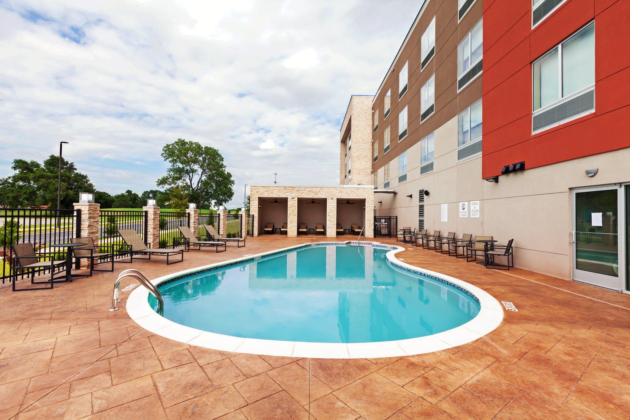 Фото Holiday Inn Express & Suites Tulsa South - Woodland Hills, an Ihg Hotel