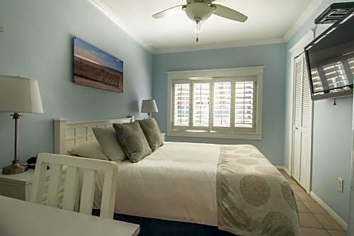 Фото Venice on the Beach Hotel