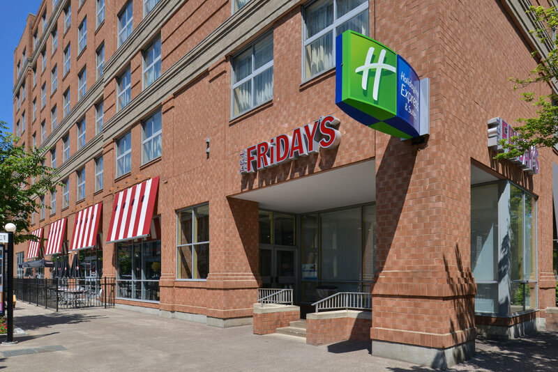 Гостиница Holiday Inn Express & Suites Buffalo Downtown - Medical Ctr, an Ihg Hotel